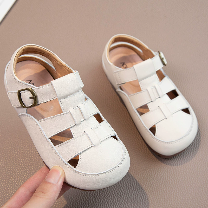 Детские сандалии с закрытым носком для девочек, лето 2025, новые, из натуральной кожи, принцесса, для малышей, мягкая подошва, римские сандалии для мальчиков.