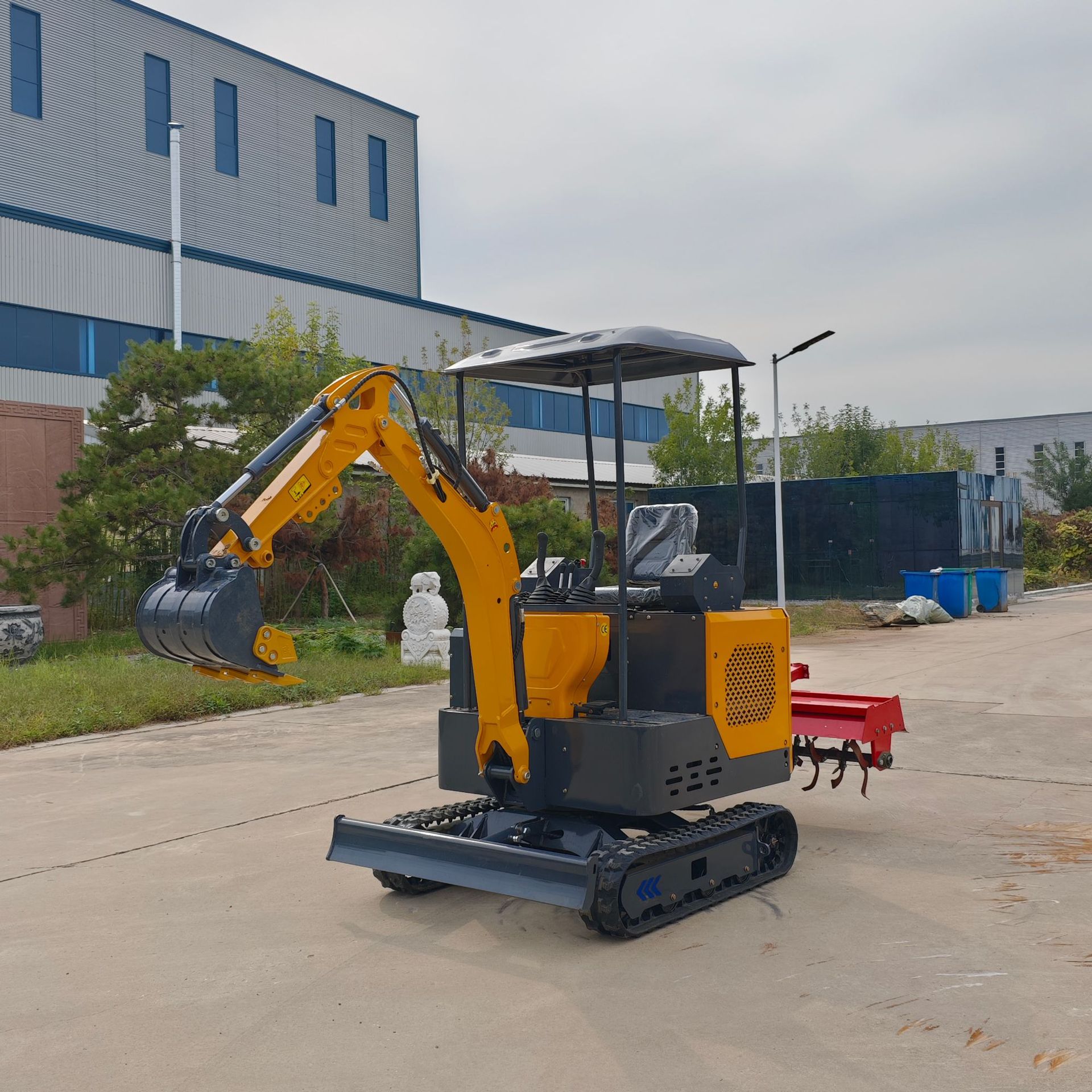 Máquina integrada de excavación y excavación antes y después de la excavación de la zanja para la explotación agrícola de desertivo y suelo suelto de orugas y arado rotativo de agua y sequía