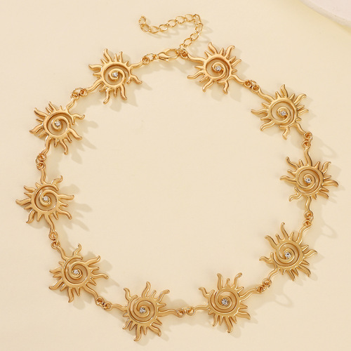 European and American Ethnic-Style Threaded Sunflower Totem Necklace for Women – Vintage, Minimalist, Sun-Punk Style Neck Accessory