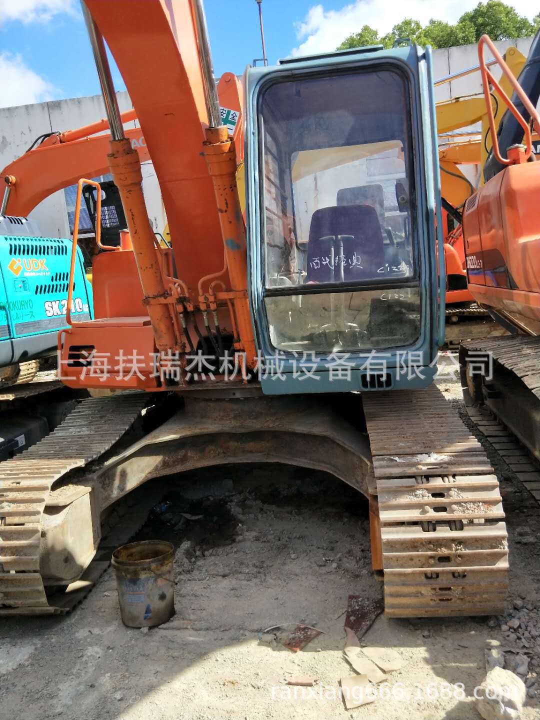 日立ZX120挖掘机