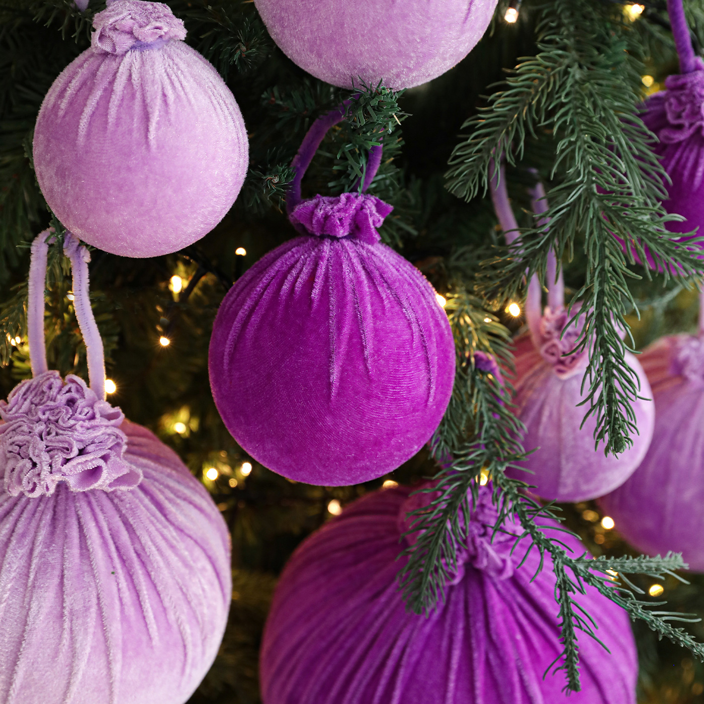Nuevo producto de tela de flocado púrpura bola de Navidad árbol de Navidad decoración colgante bola colgante decoración