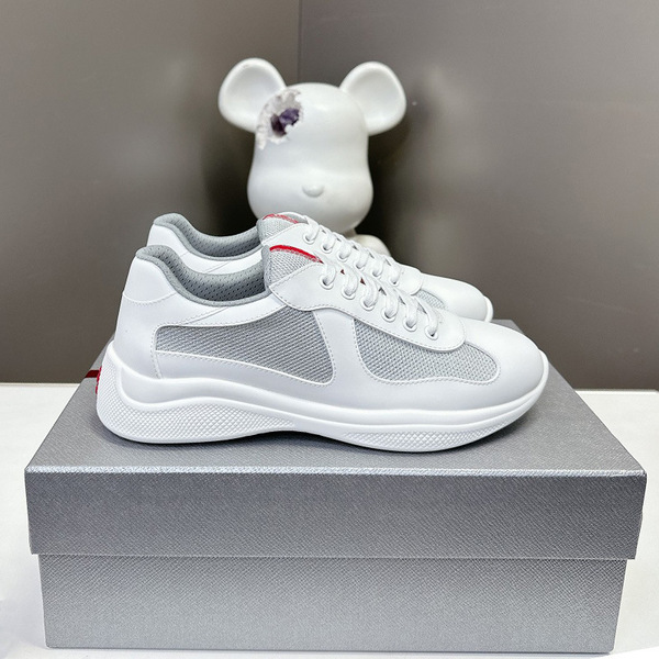 fashionable classic universal sneakers