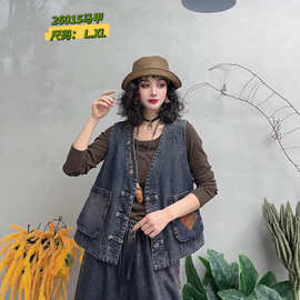 牛仔马甲女 2026春新款复古宽松V领贴布口袋盘扣坎肩背心 26015