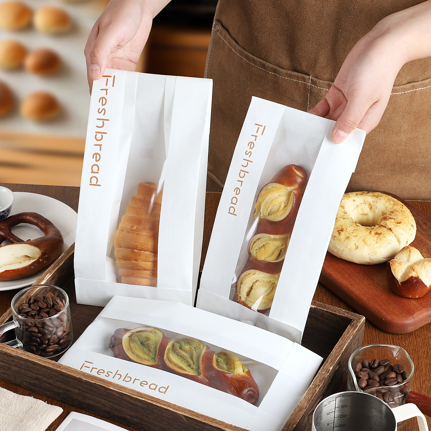 简约英文毛毛虫开窗面包纸袋法棍包装袋烘焙贝果打包袋防油纸袋子