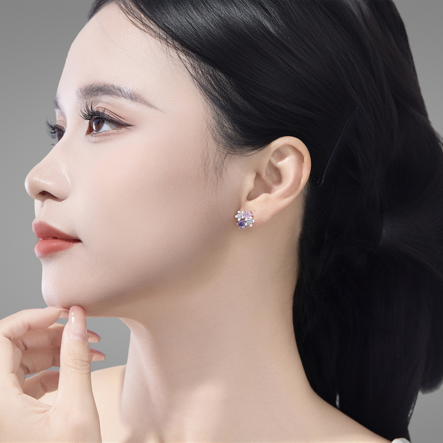 Xuping gemas artificiales de aleación de cobre chapado en blanco pernos de nicho de diseño suave simple y dulce para mujeres