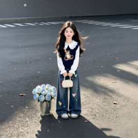 女童春秋装2026新款韩系学院风卡通毛衣爱心贴布牛仔裤宽松三件套