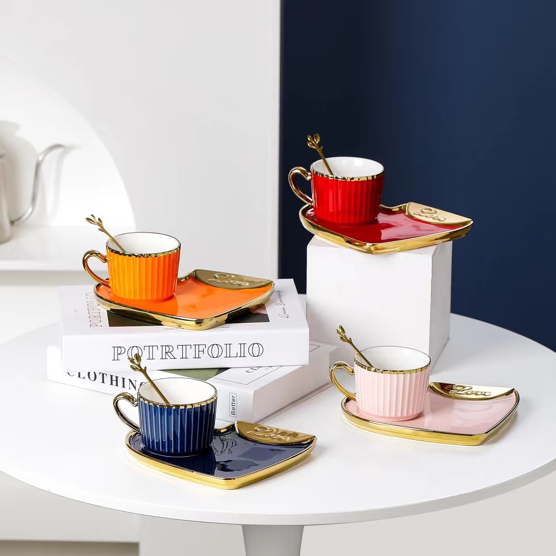 Taza de té de la tarde chapado en oro creativo y taza de platillo simple taza de café personalizada para el hogar con el regalo de la mano Taza de cerámica para beber