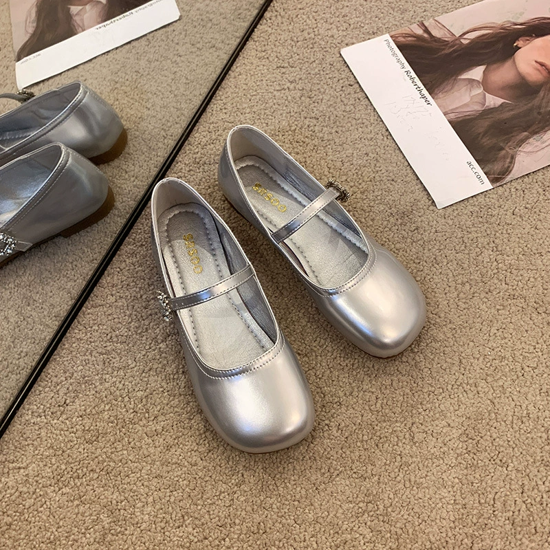 Круглая голова французская красная плоская подошва Mary Jin обувь женский 2025 новый летний маленький ароматный ветер с юбкой светло-рот одиночные туфли