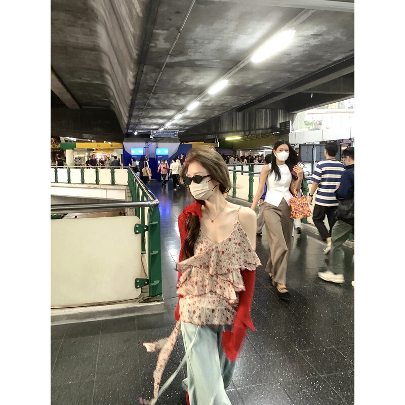 Red Long-Sleeved Cardigan Paired with Floral Suspenders Two-Piece Set, Fashionable Korean Style Sweet Slim-Fit Versatile Stylish Top for Women