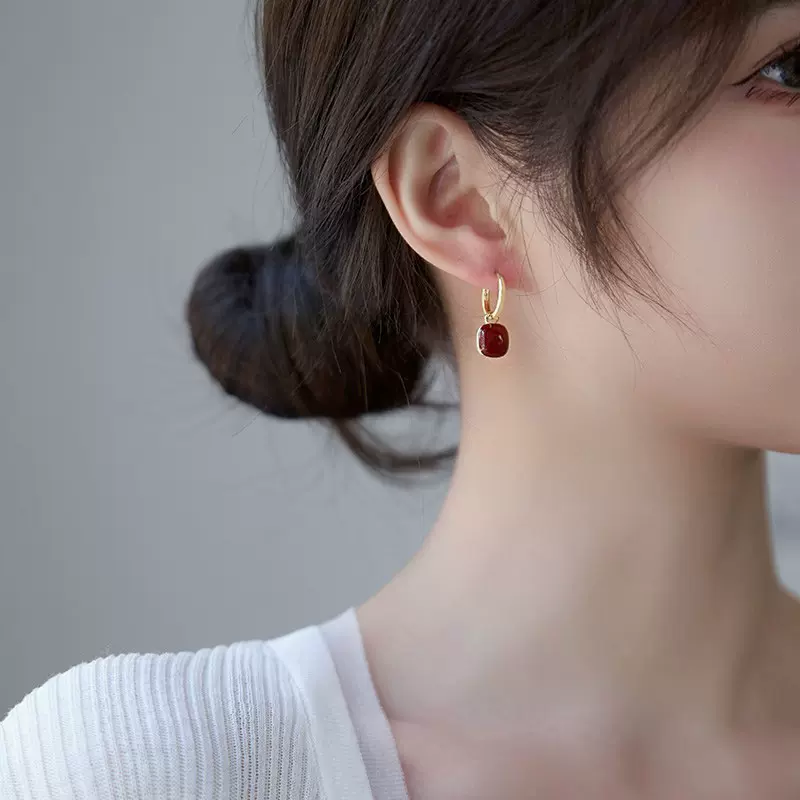高级感红色耳饰女独特耳环2023洋气耳钉2022年新款潮爆款几何耳坠