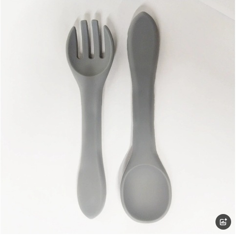 회색 포크와 스푼