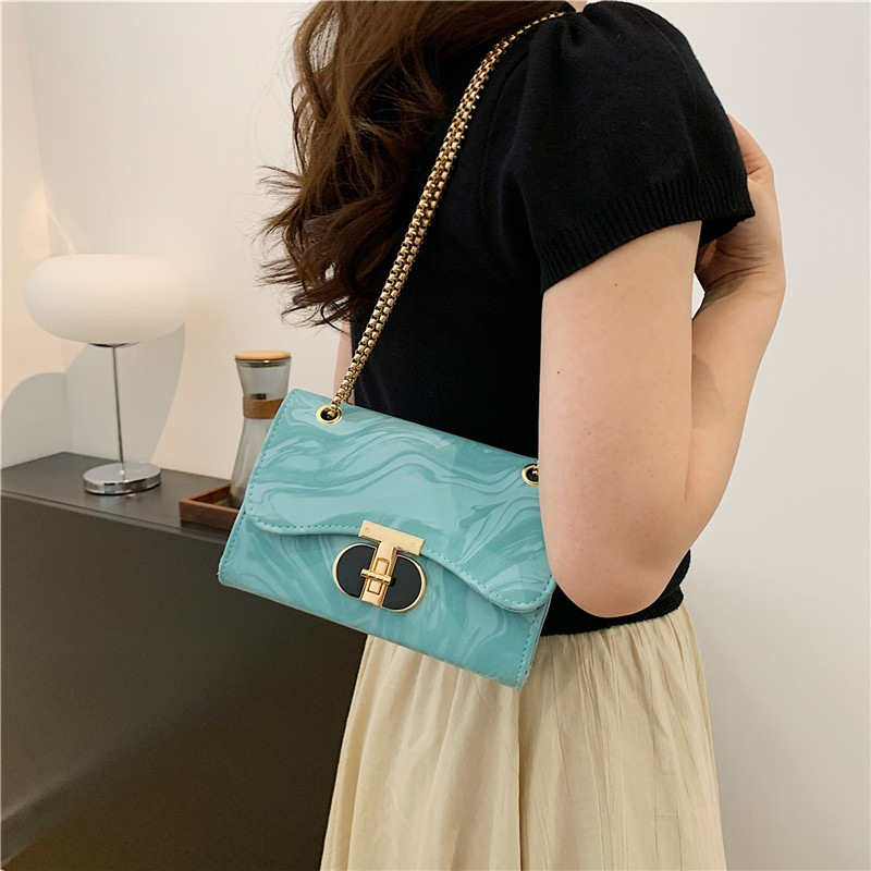 Nicho bolso de diseño bolso de mujer nuevo estilo de moda de marea de viento de bloqueo de hombro mochila de textura de cadena pequeña bolsa cuadrada de moda