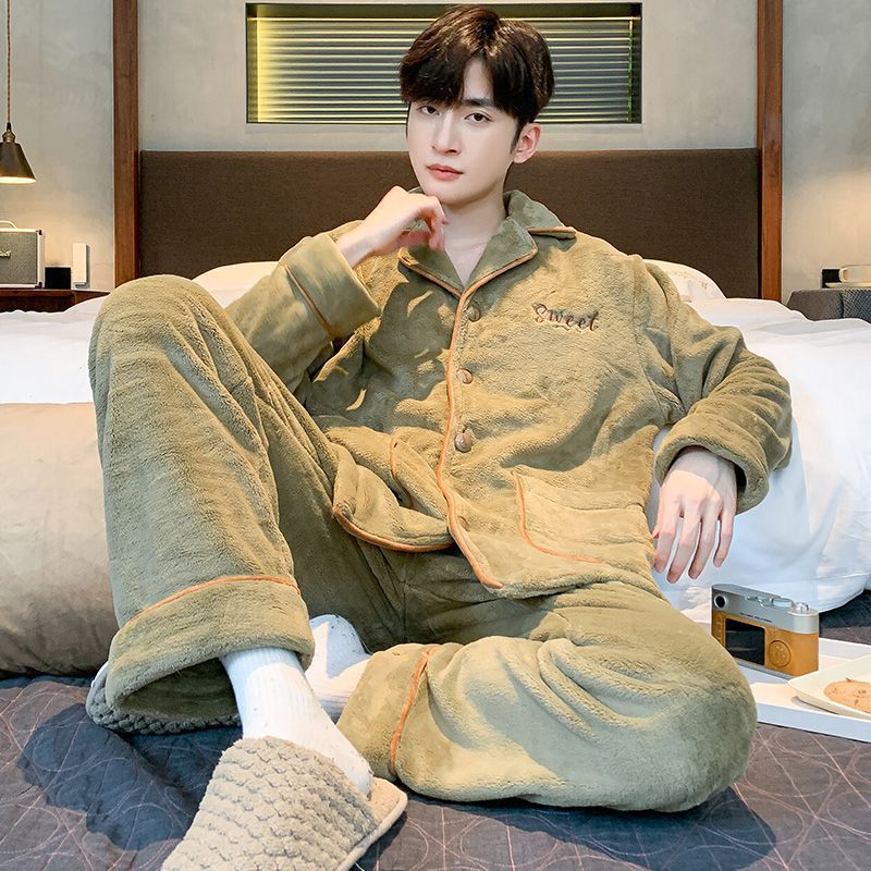 Pijamas de coral de lujo ligero para hombres invierno 2025 nuevo tipo de terciopelo más grueso casual de coral sólido cubierta de ropa para el hogar