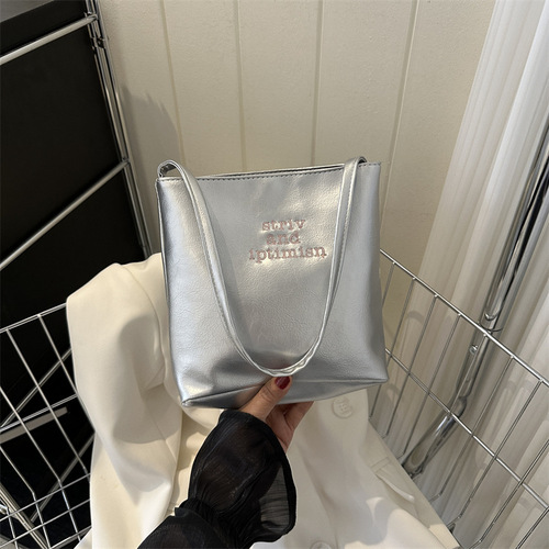 Large-capacity fashion casual bag  soft leather summer new style single shoulder armpit bag bucket bag for women commuting