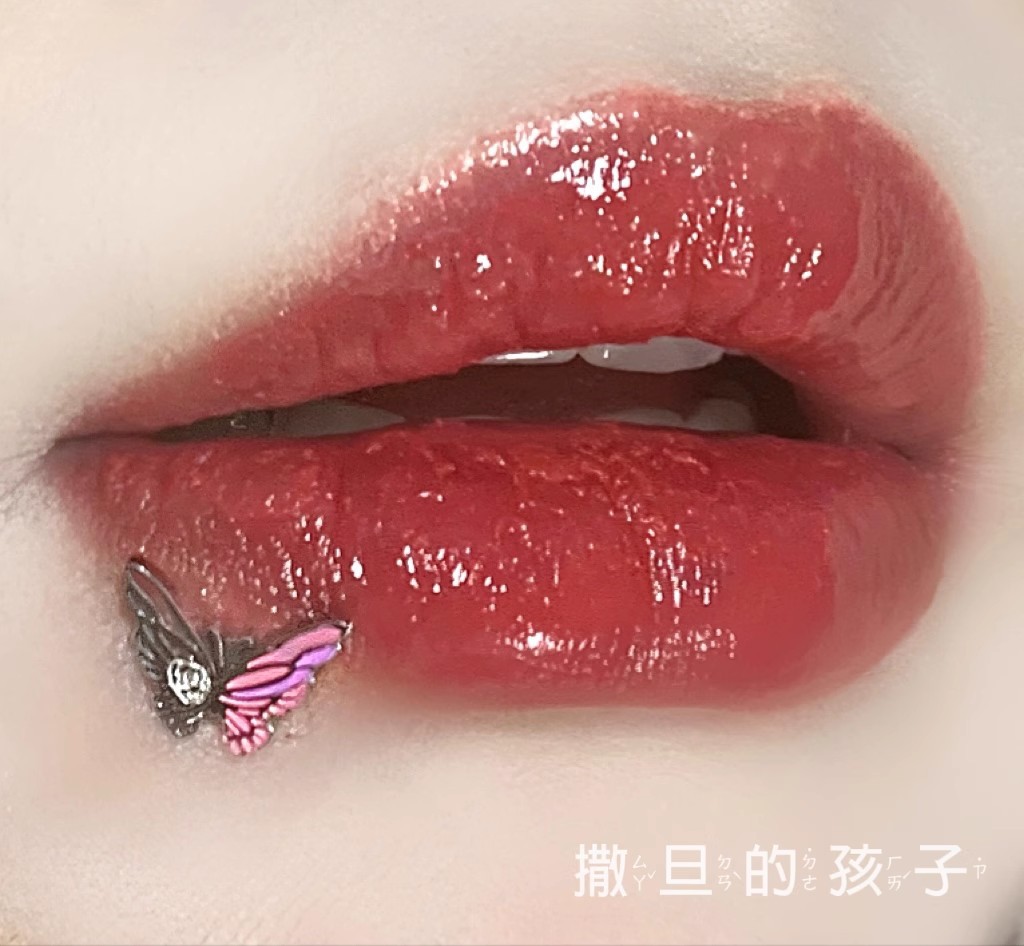 Labret stud lip piercing jewelry styling detail