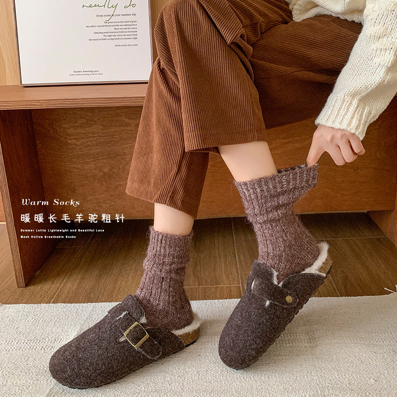 Calcetines para mujeres de otoño y invierno gruesas de lana de oveja de color sólido coreano de agujas gruesas calientes de estilo universitario calcetines de pila en casa