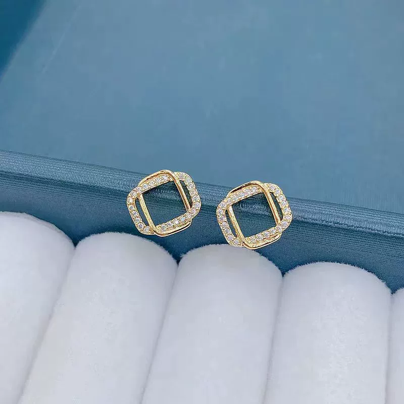 Квадратные серьги, маленькие модные свежие тренд серебряная игла, серебро 925 образец, простой и элегантный дизайн