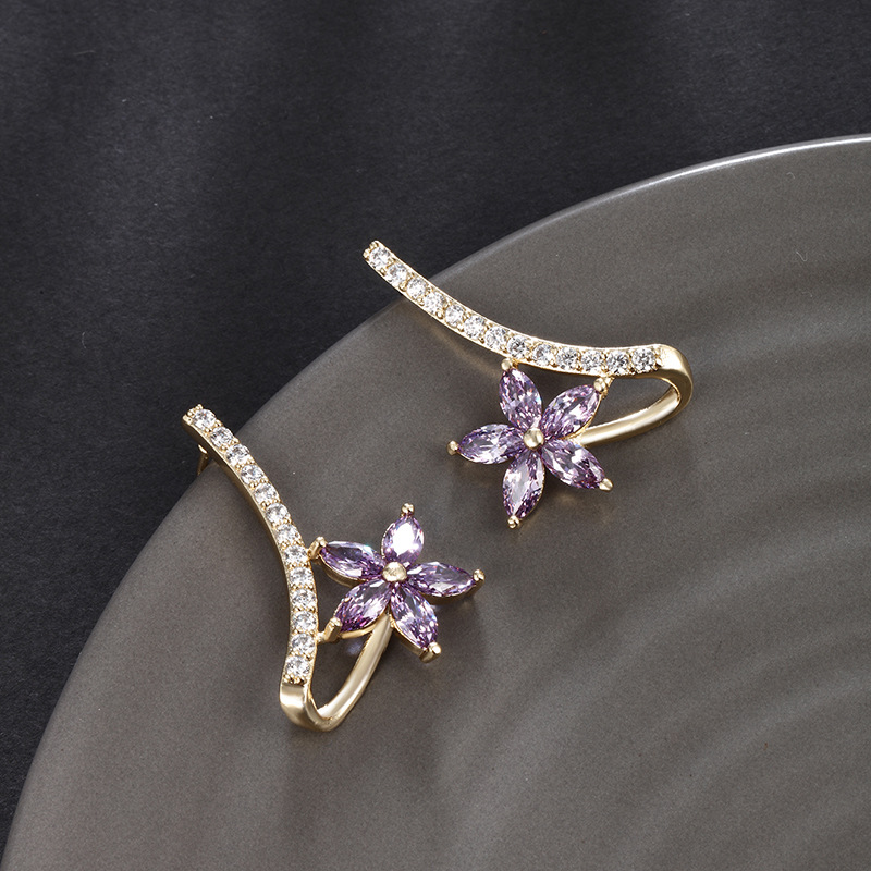 Xuping aleación de cobre otoño y invierno Zircon artificial pernos de orejas de flores nicho sensación de lujo ligero aretes de flores para mujeres
