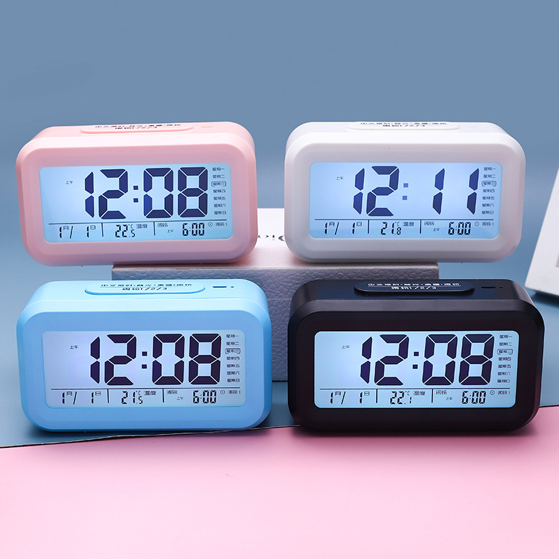 厂家直供LCD充电钟聪明钟语音报时闹钟 创意个性日历座钟