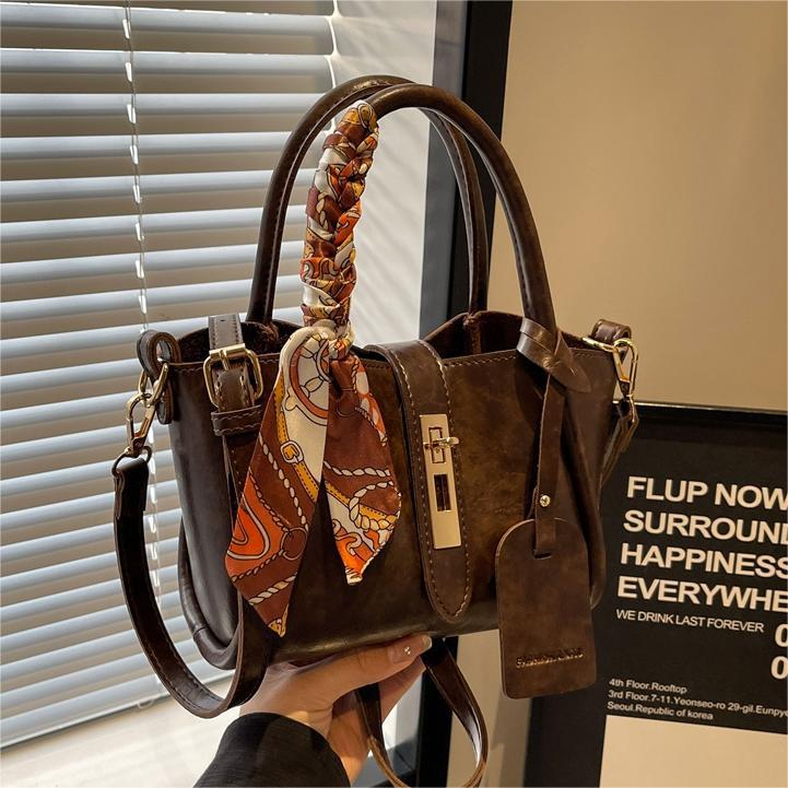 De alta calidad retro Maillard bolso de las mujeres 2023 nueva moda del todo-fósforo cubo bolsa de hombro de estilo coreano