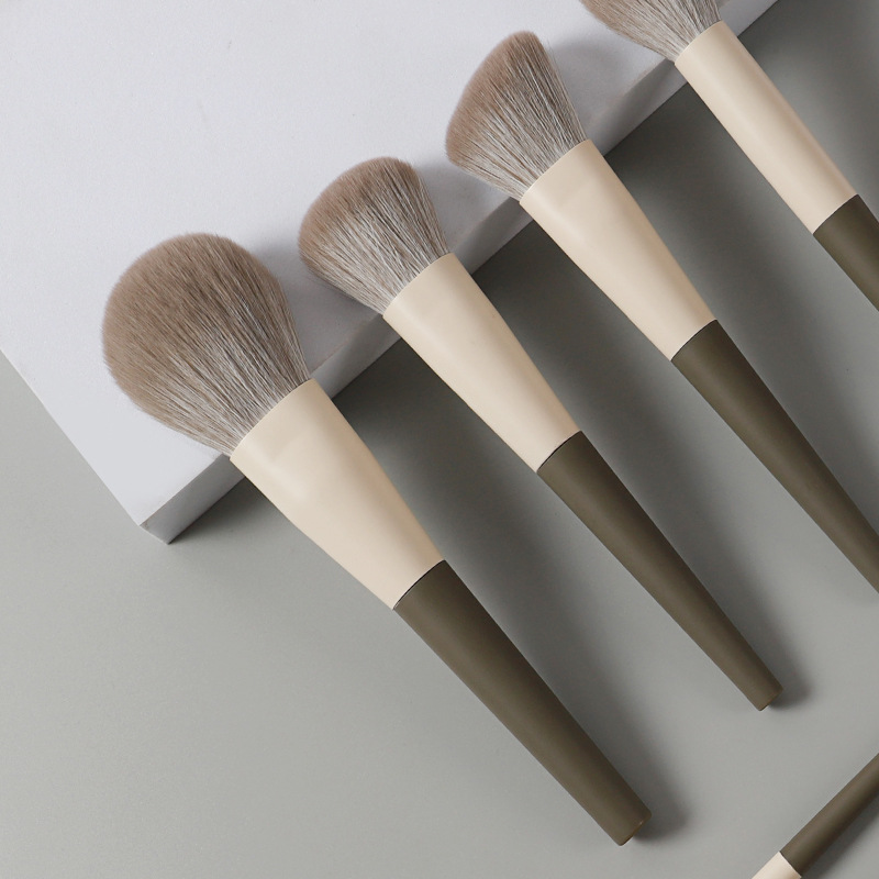 12 principiantes Cangzhou conjunto de cepillo de maquillaje de tinta a granel conjunto completo de cepillo de sombra de ojos herramientas de maquillaje blush cepillo