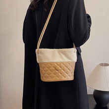 复古菱格毛绒包包女2025新款手提水桶包菜篮子小包通勤单肩斜挎包