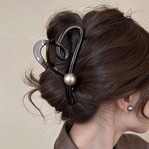 Elegant, High-Quality Hollow Heart-Shaped Pearl Hair Clip for Women — Large, Stylish Back-of-Head Shark-Claw Hairpin