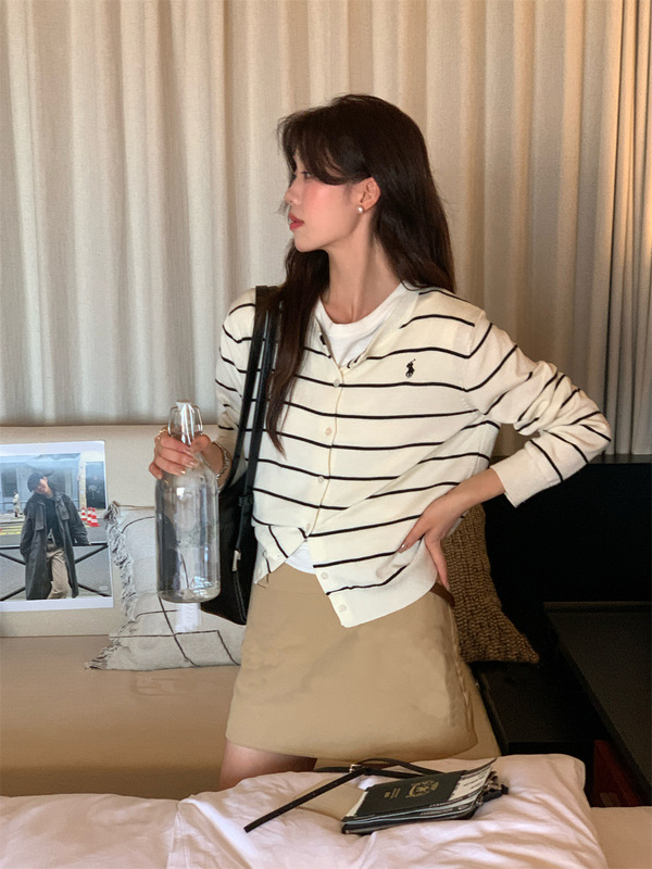 秋季新款设计感长袖韩系圆领小马刺绣针织开衫毛衣女纽扣高级感|undefined
