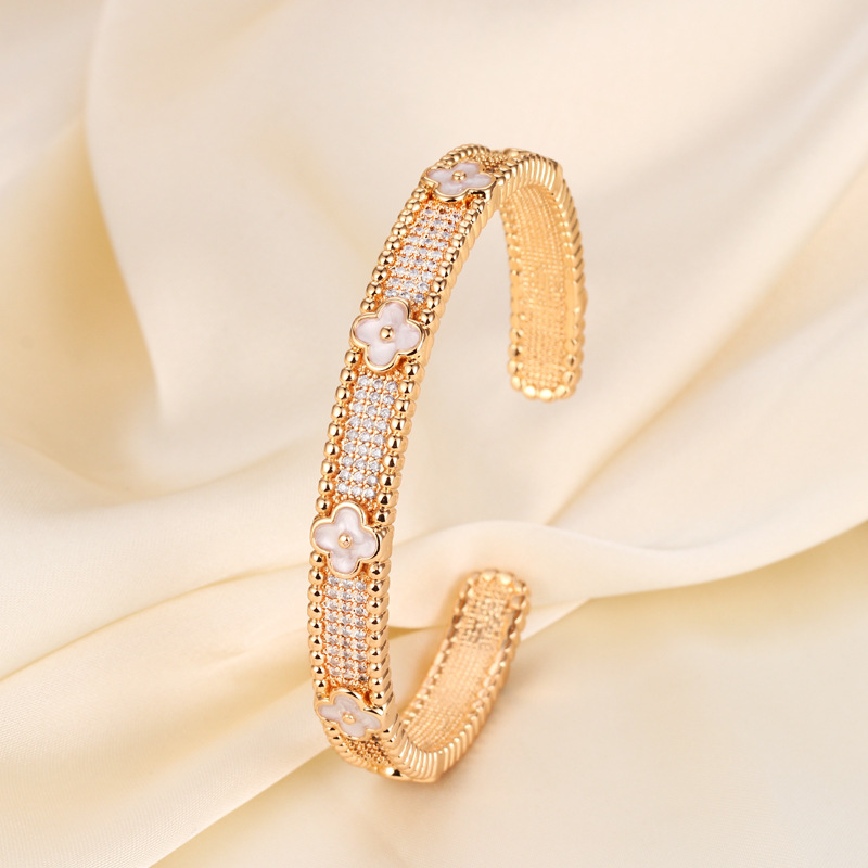 Exquisites Armband aus Perlmutt mit vierblättrigem Kleeblatt-Motiv im Retro-Stil – Schmuck für Damen_voghion.com