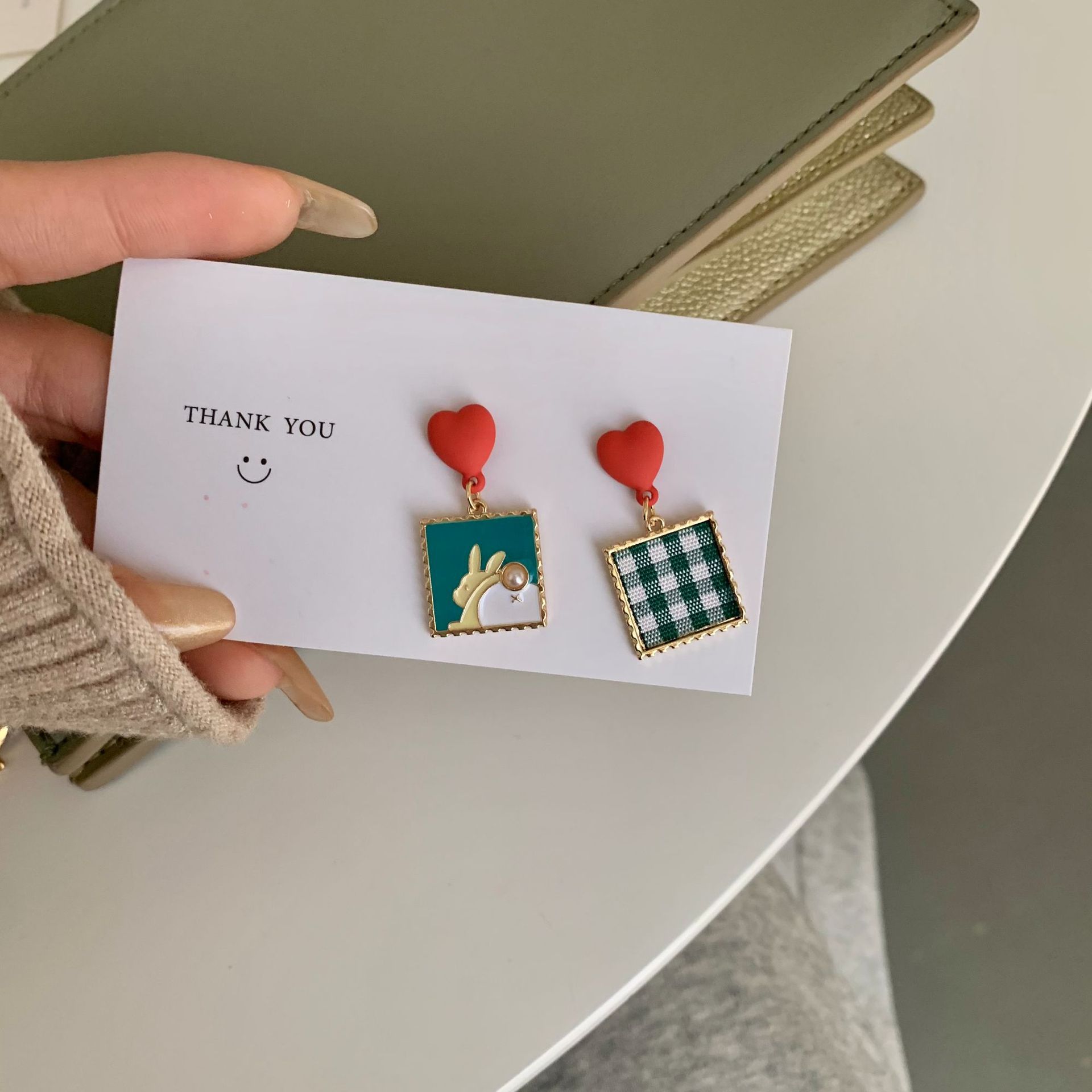 S925银针日韩红色桃心耳钉简约个性滴油珍珠耳环小清新不对称耳夹