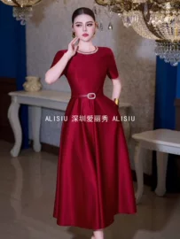 女式马甲;女式衬衫;连衣裙