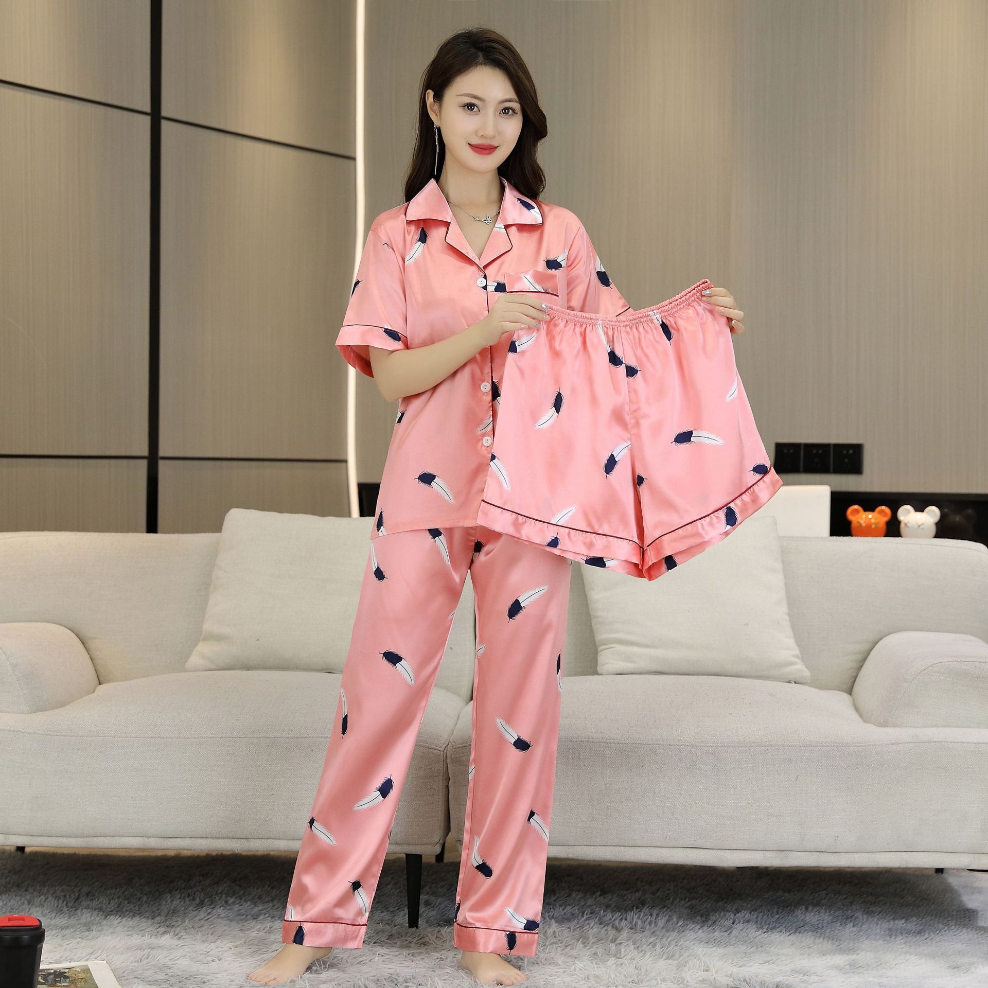 2025 nuevo estilo pijama mujer verano hielo seda fina solapa pantalones de manga corta traje de tres piezas se puede usar en el exterior