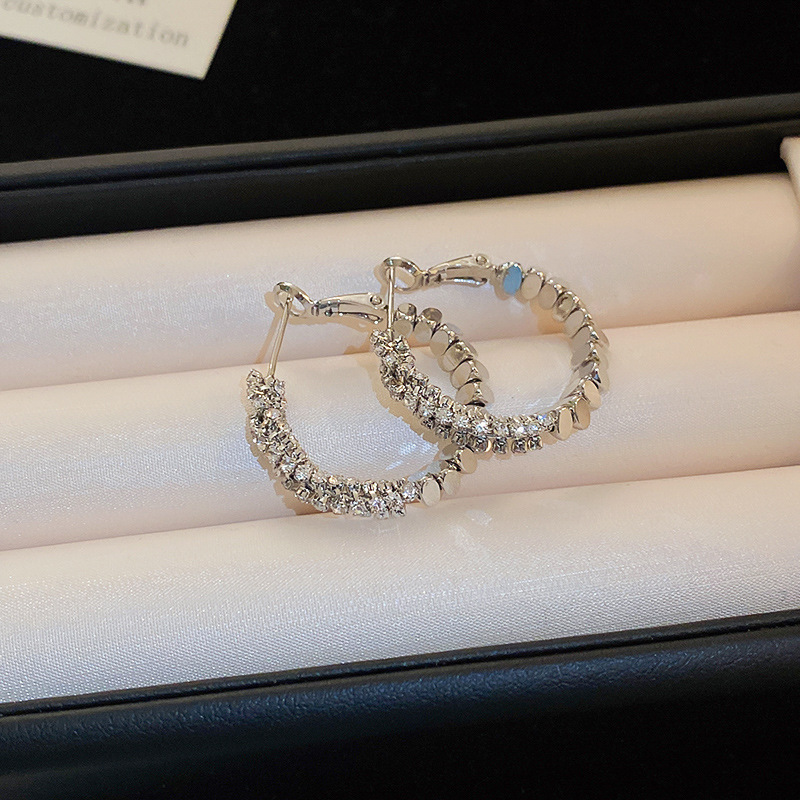 Pendientes de alta gama de lujo ligero transfronterizo de aguja de plata de galvanoplastia de oro real, pendientes de personalidad de nicho, pendientes de alta gama de moda al por mayor