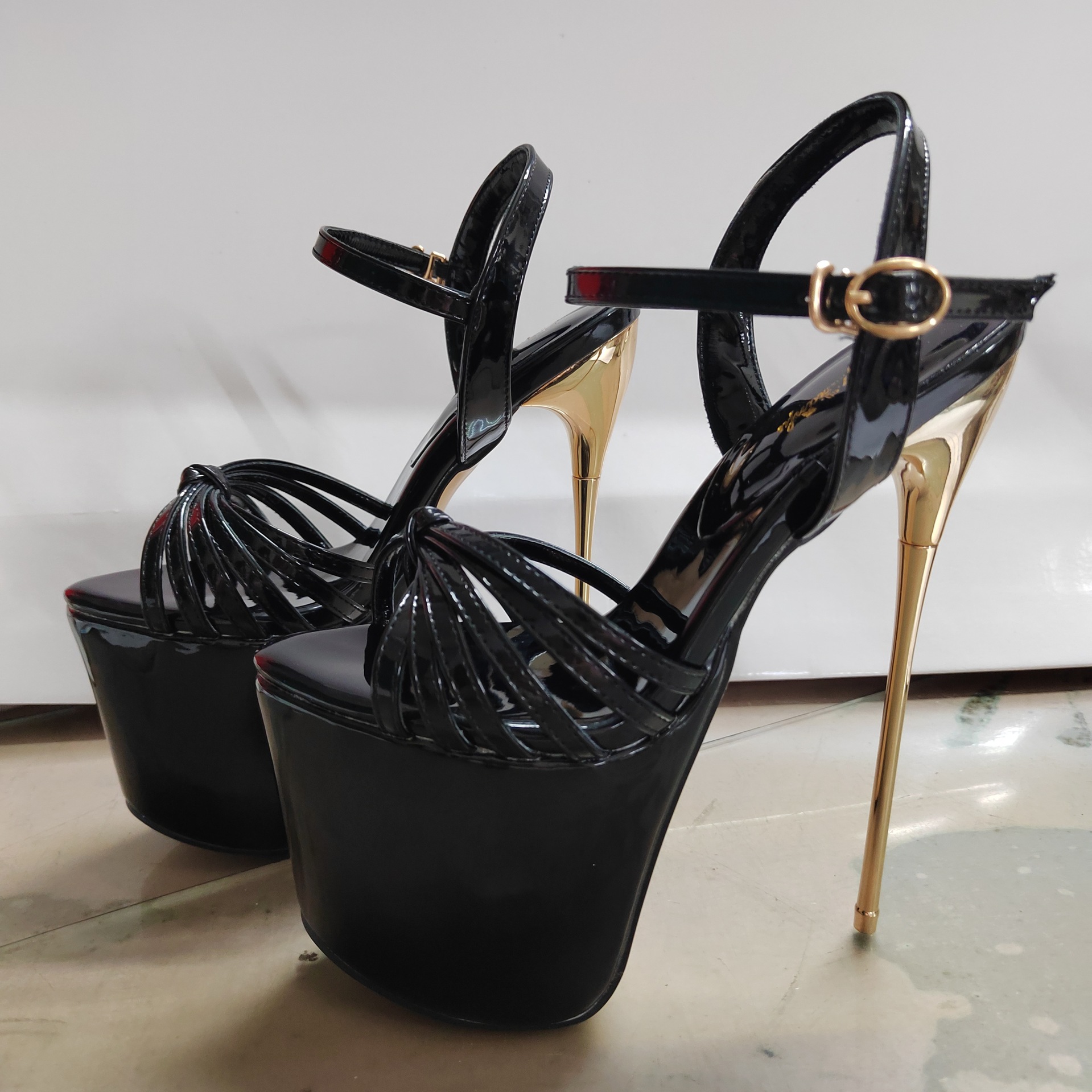 Dép sandal cao gót nữ quai mảnh gót thép 19cm cỡ lớn — Đen (19cm)