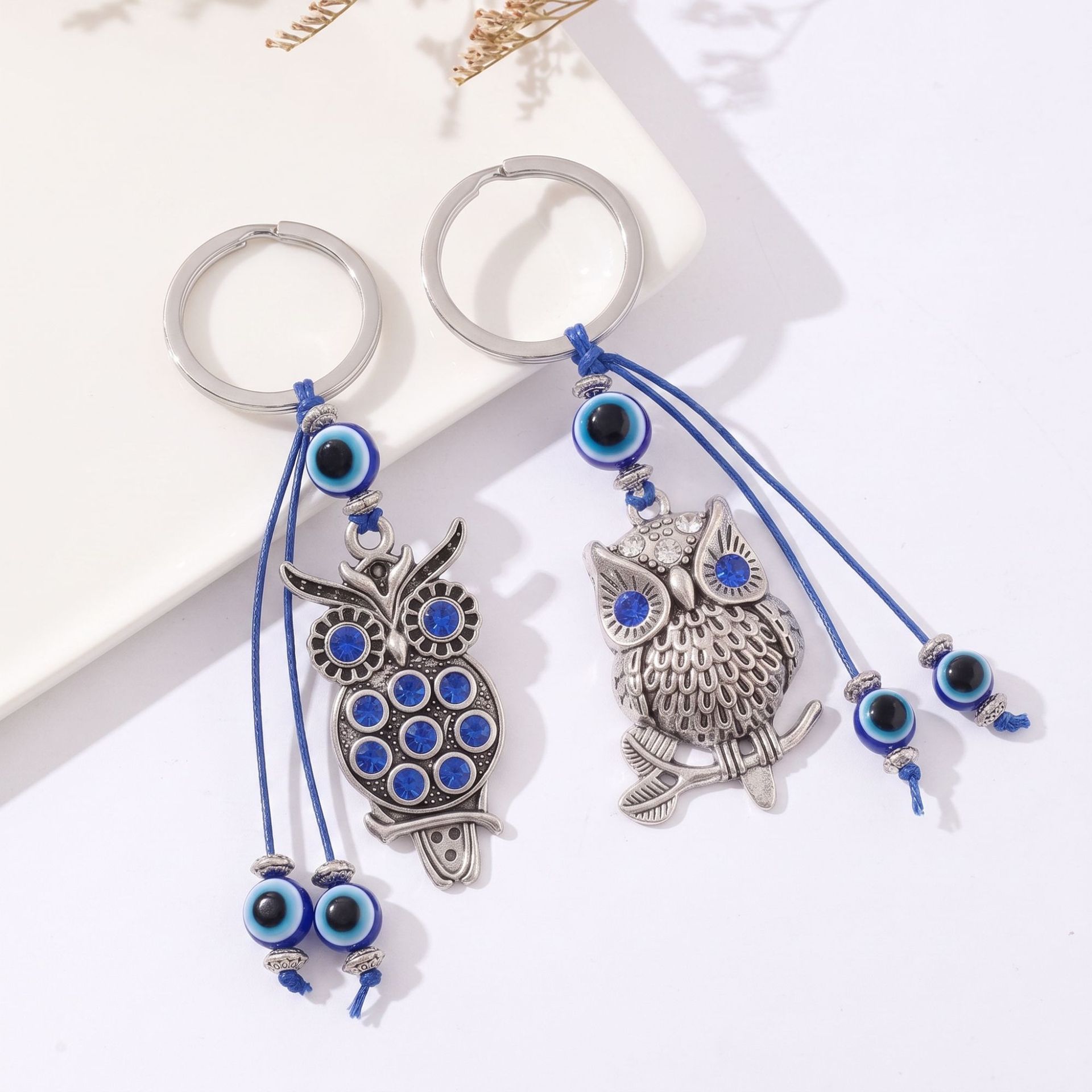 Ojos azules búho llavero de aleación mal de ojo retro bolsas creativas para decoraciones de automóviles colgantes
