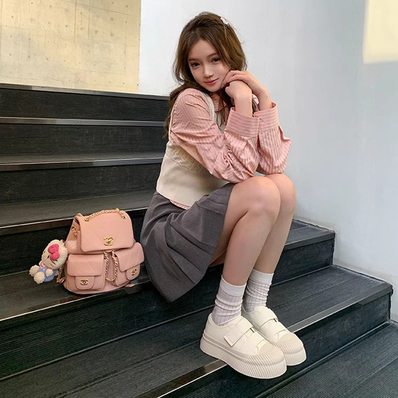 2024 otoño y invierno nuevo tipo de goma suave ~ gran cabeza redonda velcro galletas de cuero zapatos casuales de suela gruesa zapatos blancos de mujer