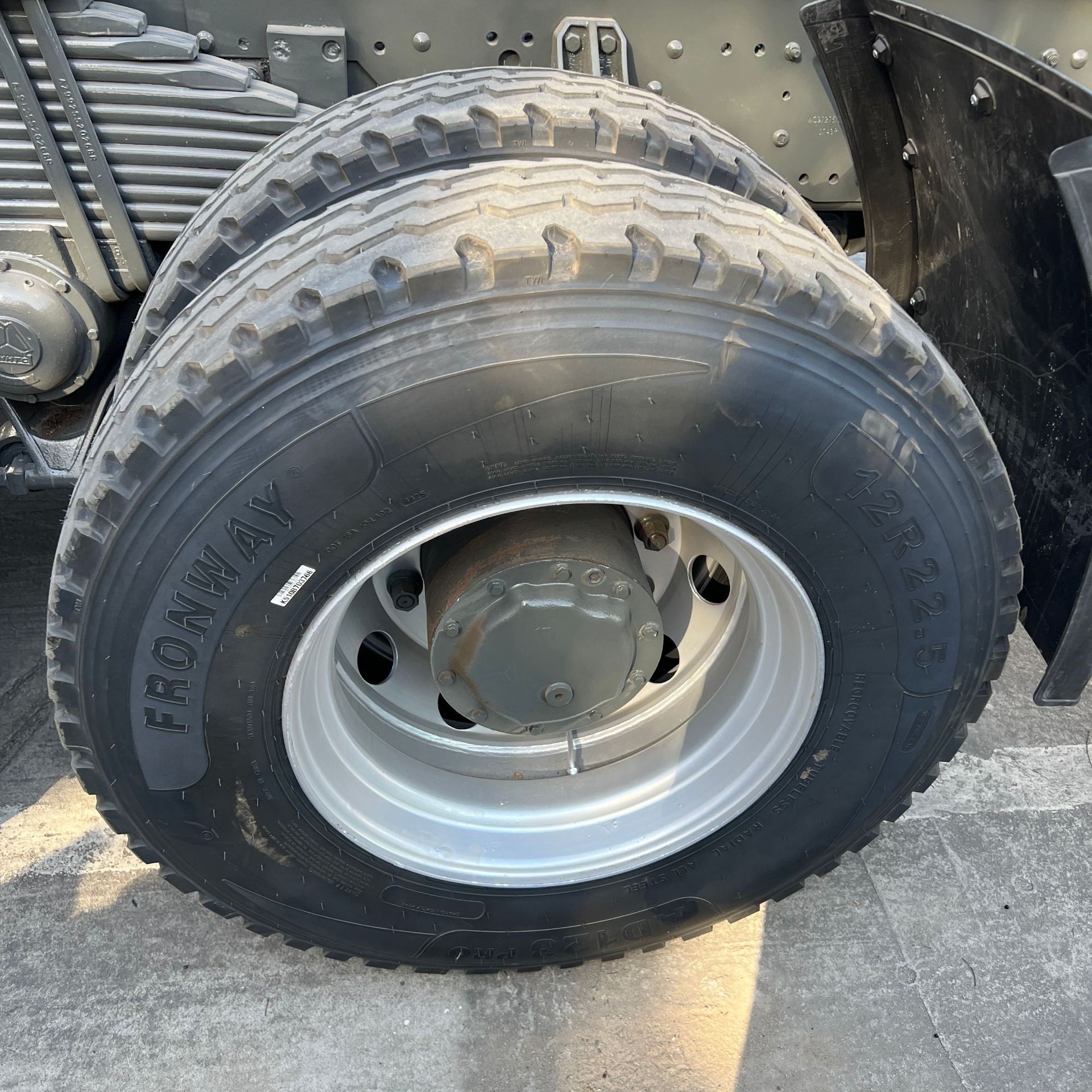 The Source Factory Exports Howo 6X4 Tractor Trucks, Dump Trailers, and Engineering Transport Trucks for Sale Across Borders