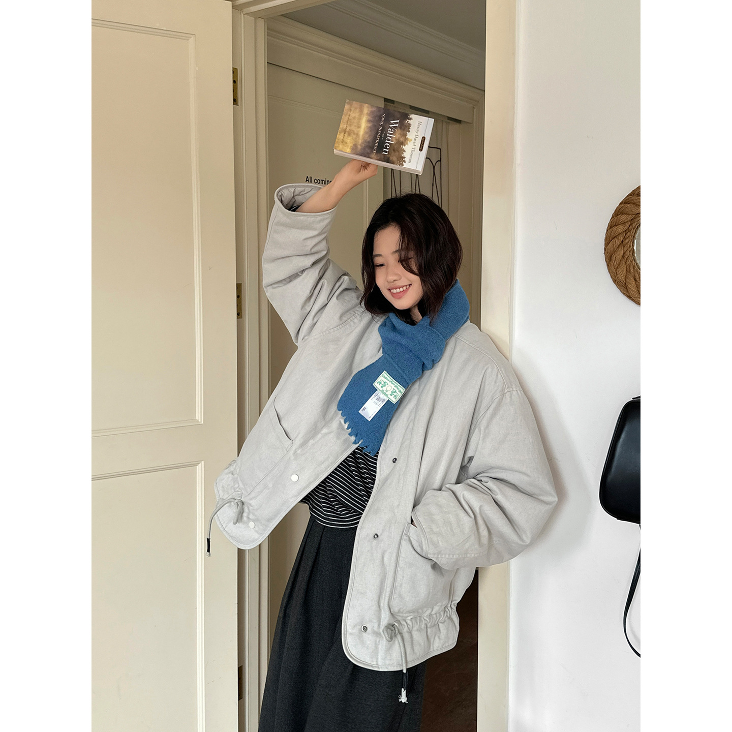 Design-Inspired 90% White Duck down Silhouette down Jacket for Women, Winter New Drawstring Hem Round Neck Loose Coat