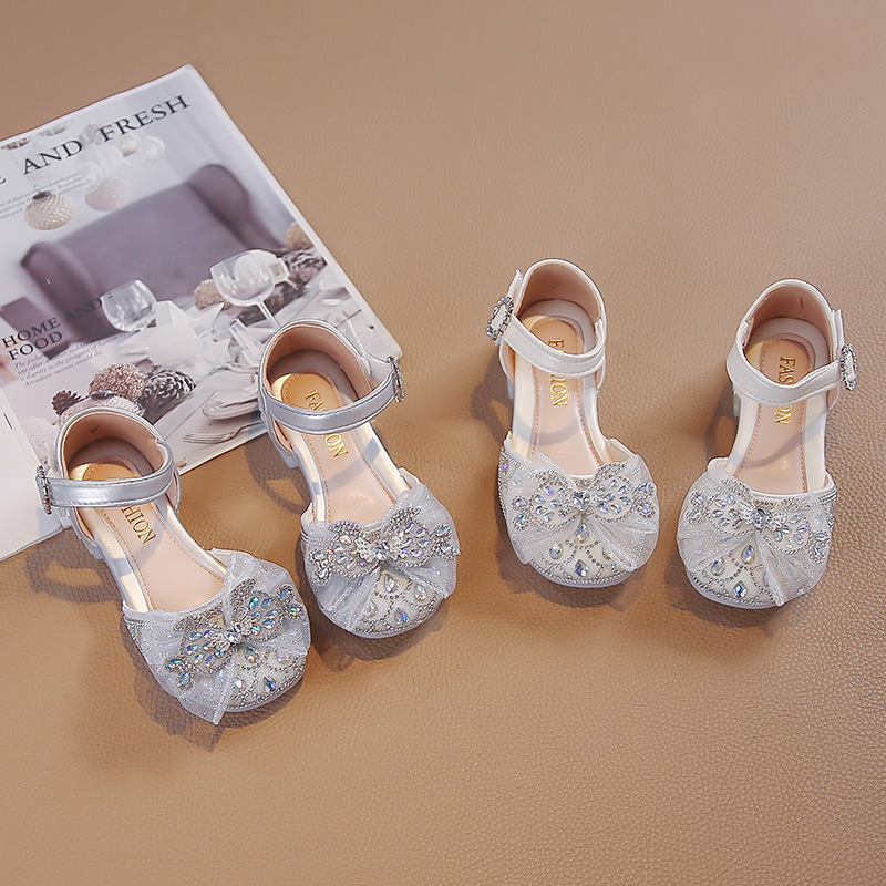 Sandálias infantiles 2026 verano nuevo diamante princesa zapatos de cristal bebés con suela suave sandálias de cabeza para niños grandes image 5