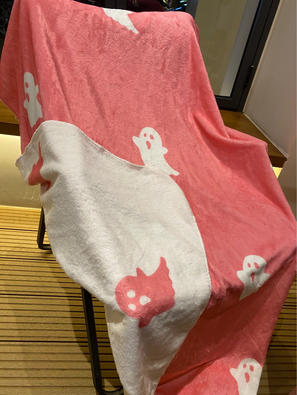 pink-halloween-ghost-blanket