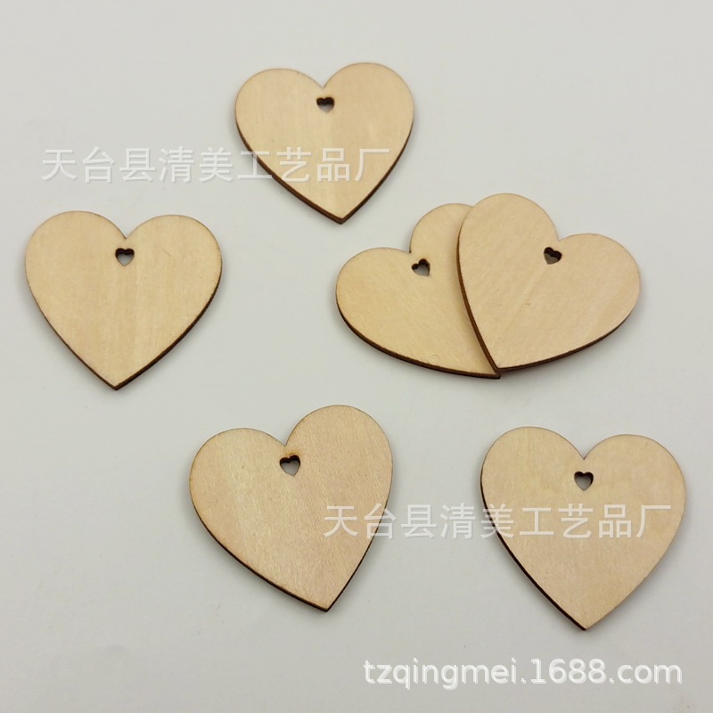 10-150mm tablero de tilo en forma de corazón agujero amor estilo botón de madera pieza en forma de corazón agujero melocotón corazón DIY pieza de madera decorativa