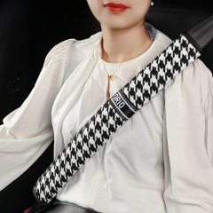 新款網紅千鳥格麻布汽車安全帶護肩加長柔軟防護男女保險帶套批發