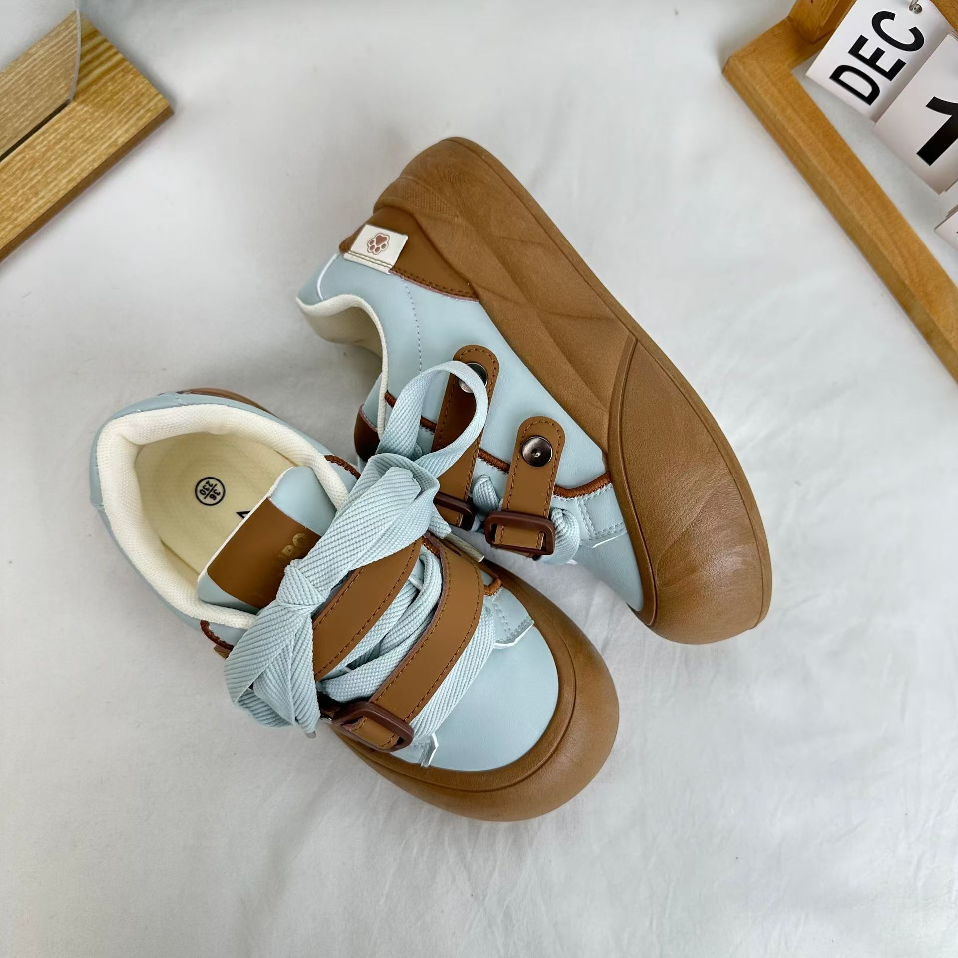 Yuanbo 2025 primavera zapatos de pan para estudiantes de nicho zapatos de plataforma de todo fósforo zapatos blancos casuales coreanos para mujer