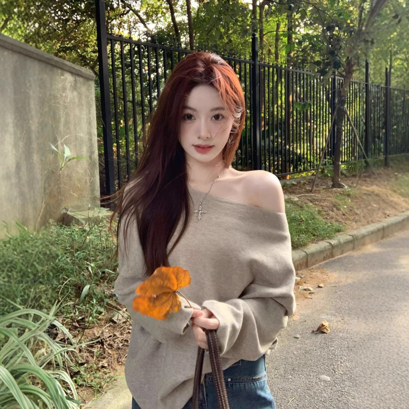 One-Shoulder Knitted Sweater for Women in Autumn and Winter 2025 New Style, Chic, Beautiful, Unique, Beautiful and Super Nice Inner Top