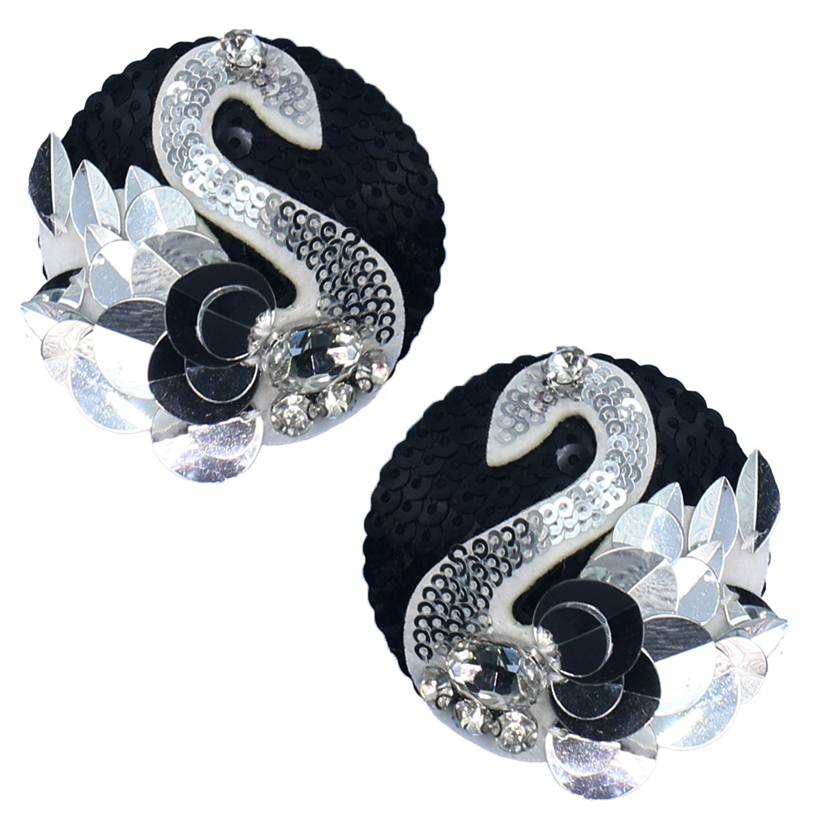 검은 배경에 은색 백조