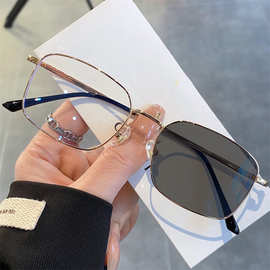 2024新款金丝眼镜框架感光变色护目镜潮酷文艺复古防蓝光平光眼镜