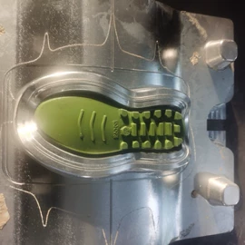 女式雨鞋;男式雨鞋;成型模