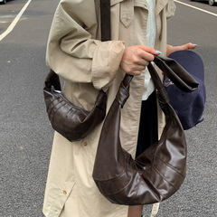 高级感休闲复古2025新款女包牛角包饺子包腋下包简约通勤大容量