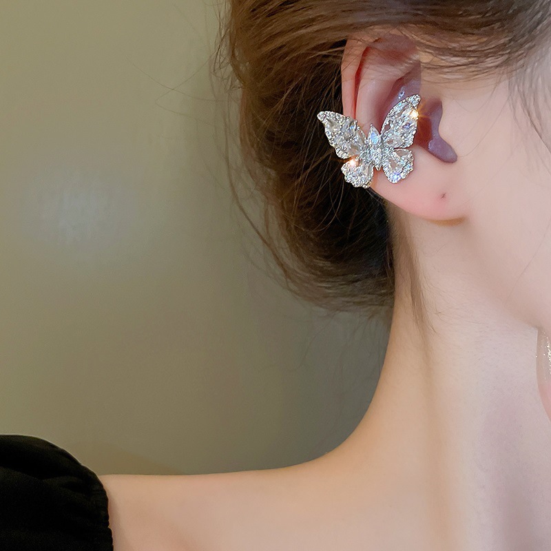 19-Pendiente de circonita con forma de mariposa (una sola oreja derecha)