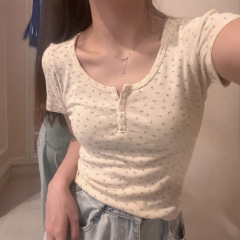 夏の新型uネックの花の半袖の肩の短い上着の女性の修身はやせています。